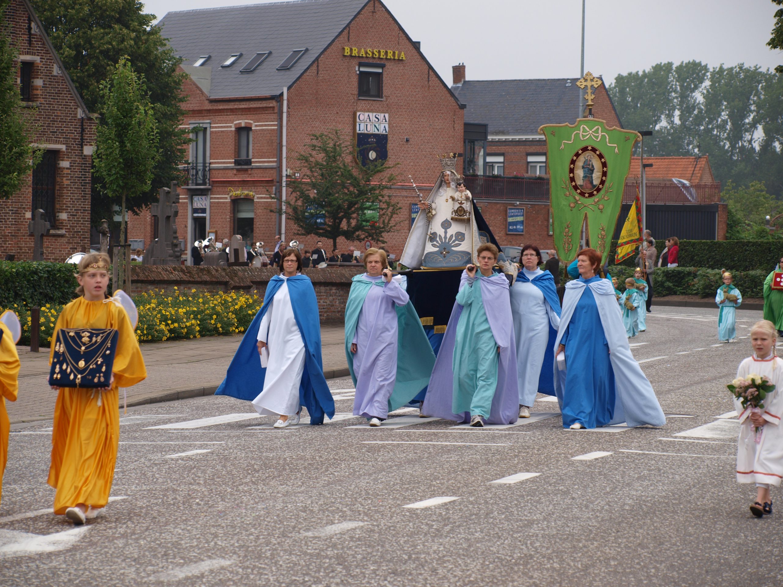 Processie-26-06-2011-013-scaled-1