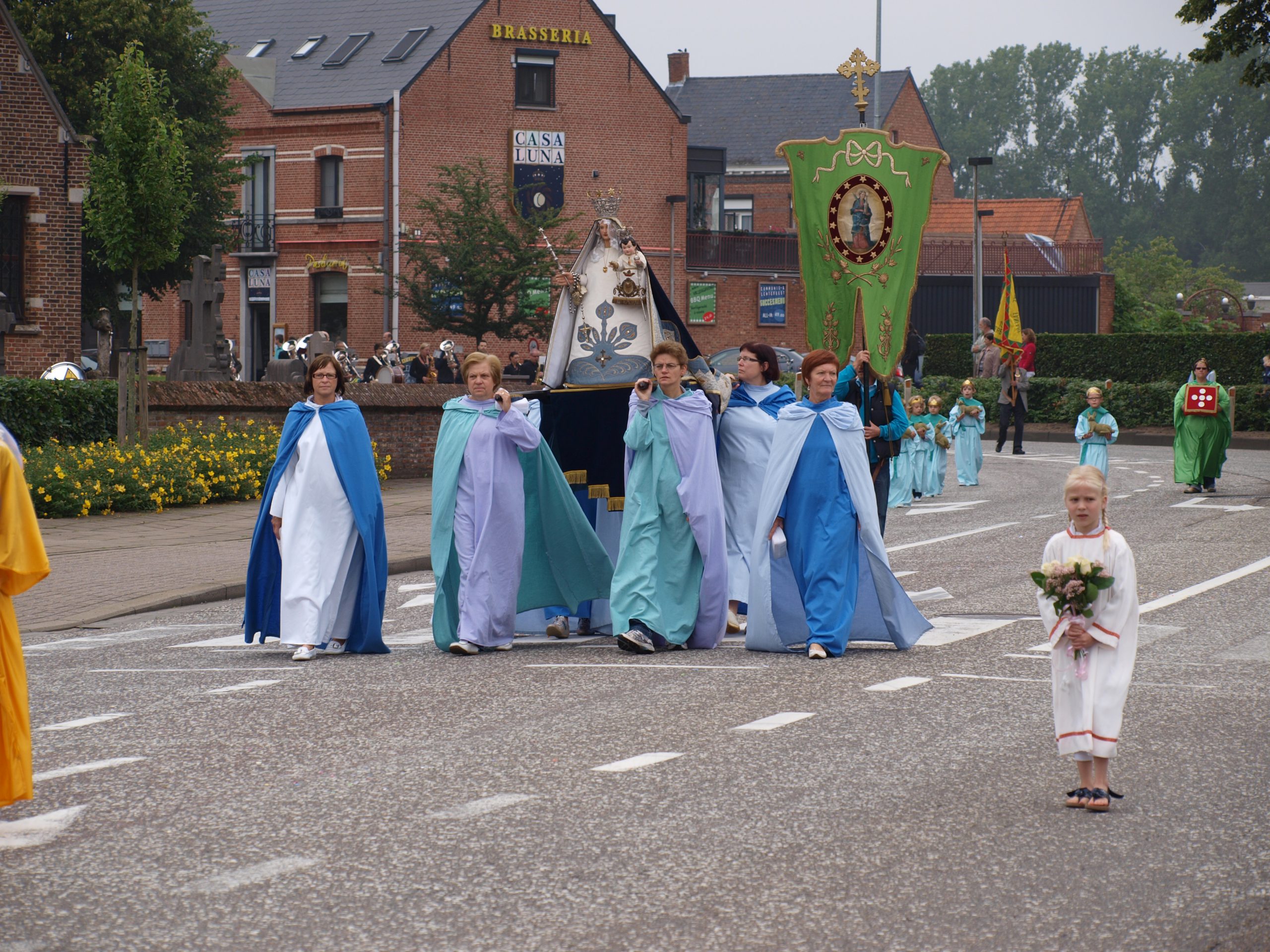 Processie-26-06-2011-014-scaled-1