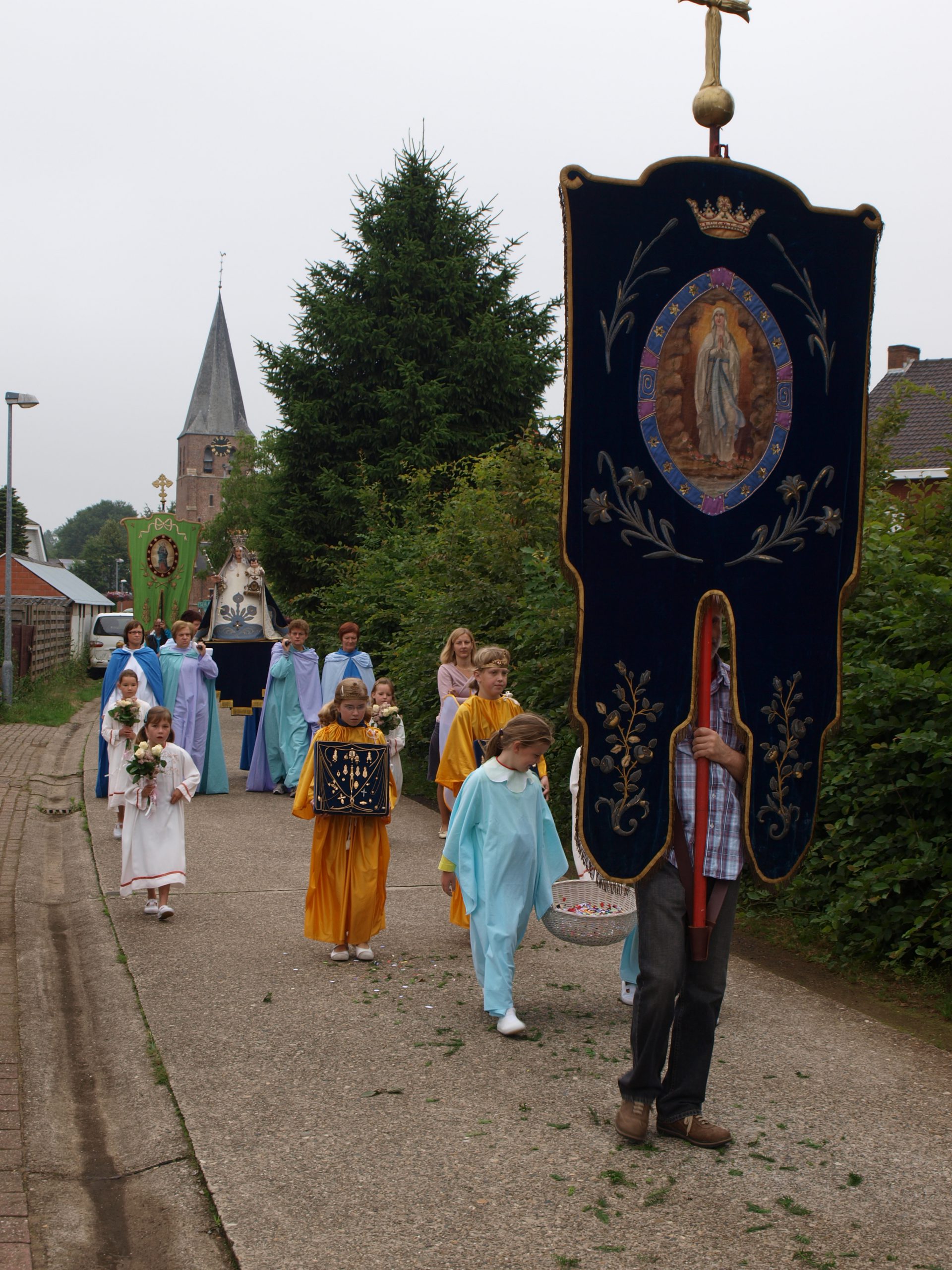 Processie-26-06-2011-017-scaled-1
