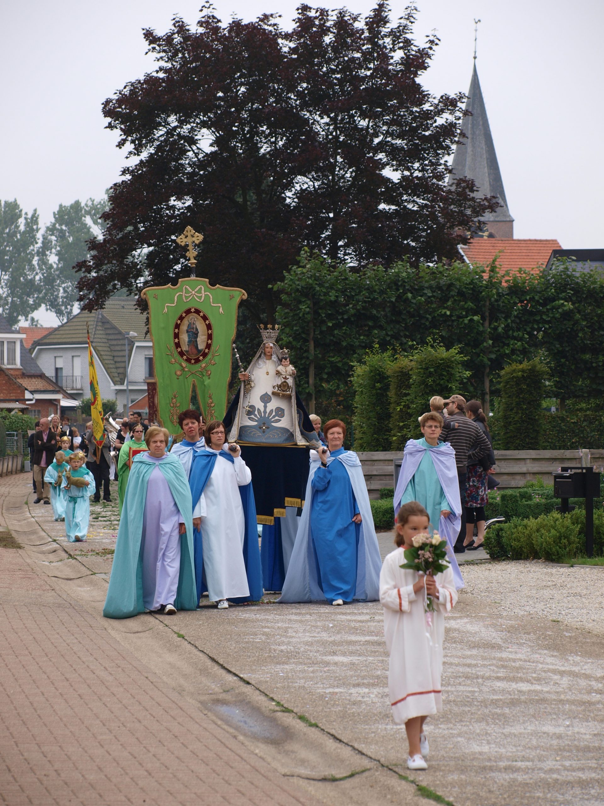 Processie-26-06-2011-024-scaled-1