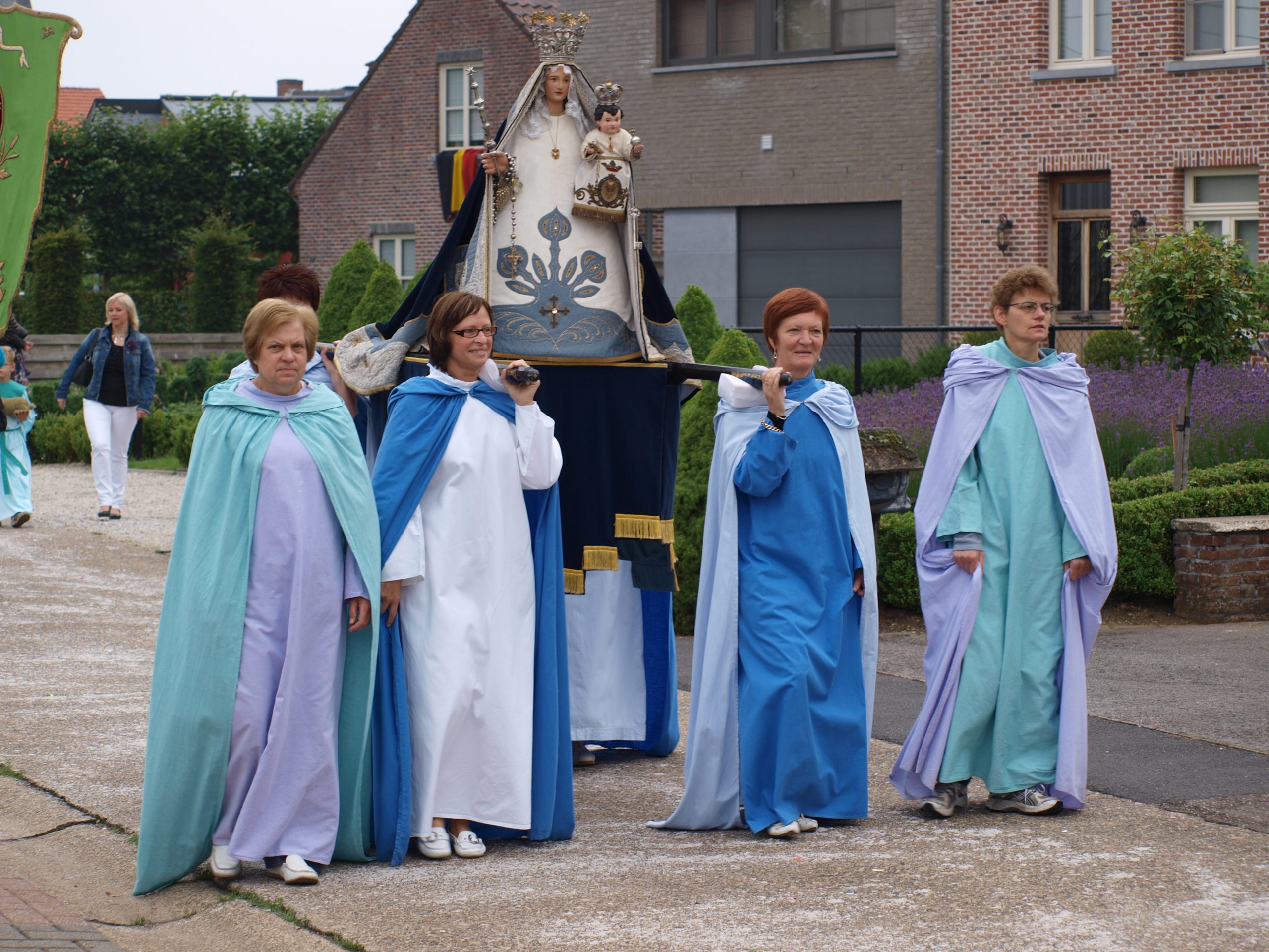 Processie-26-06-2011-026-scaled-1