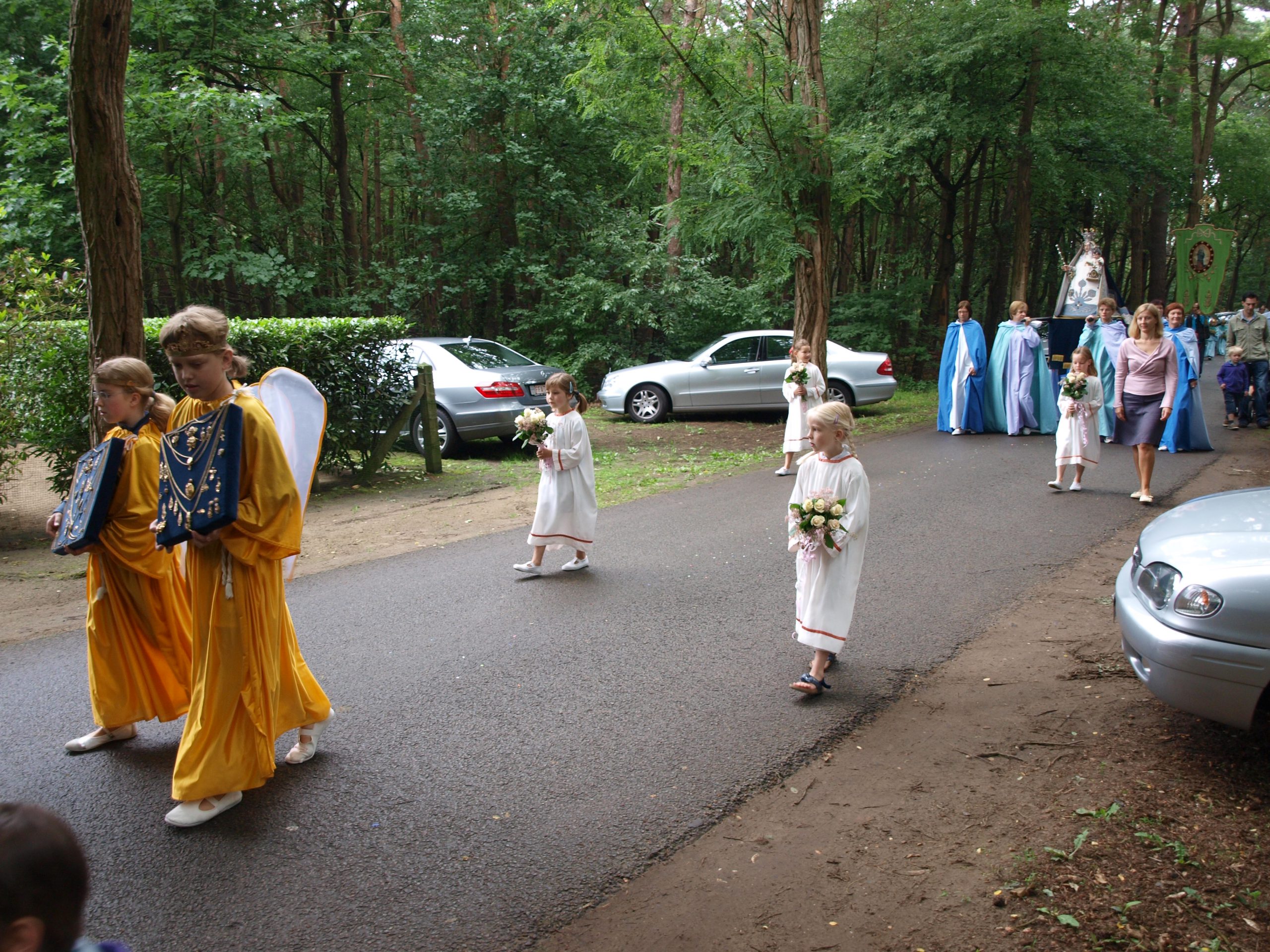 Processie-26-06-2011-038-scaled-1