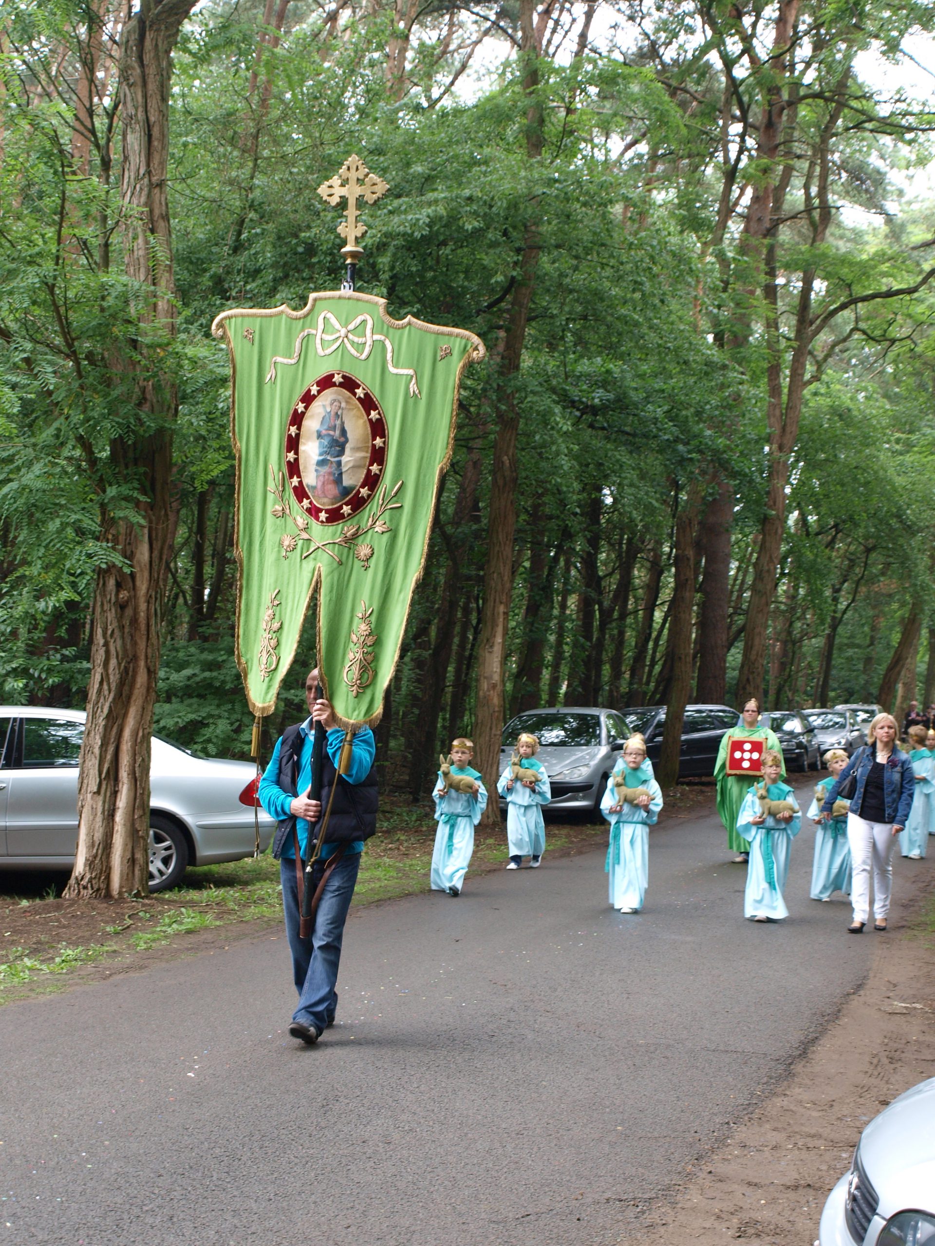 Processie-26-06-2011-040-scaled-1