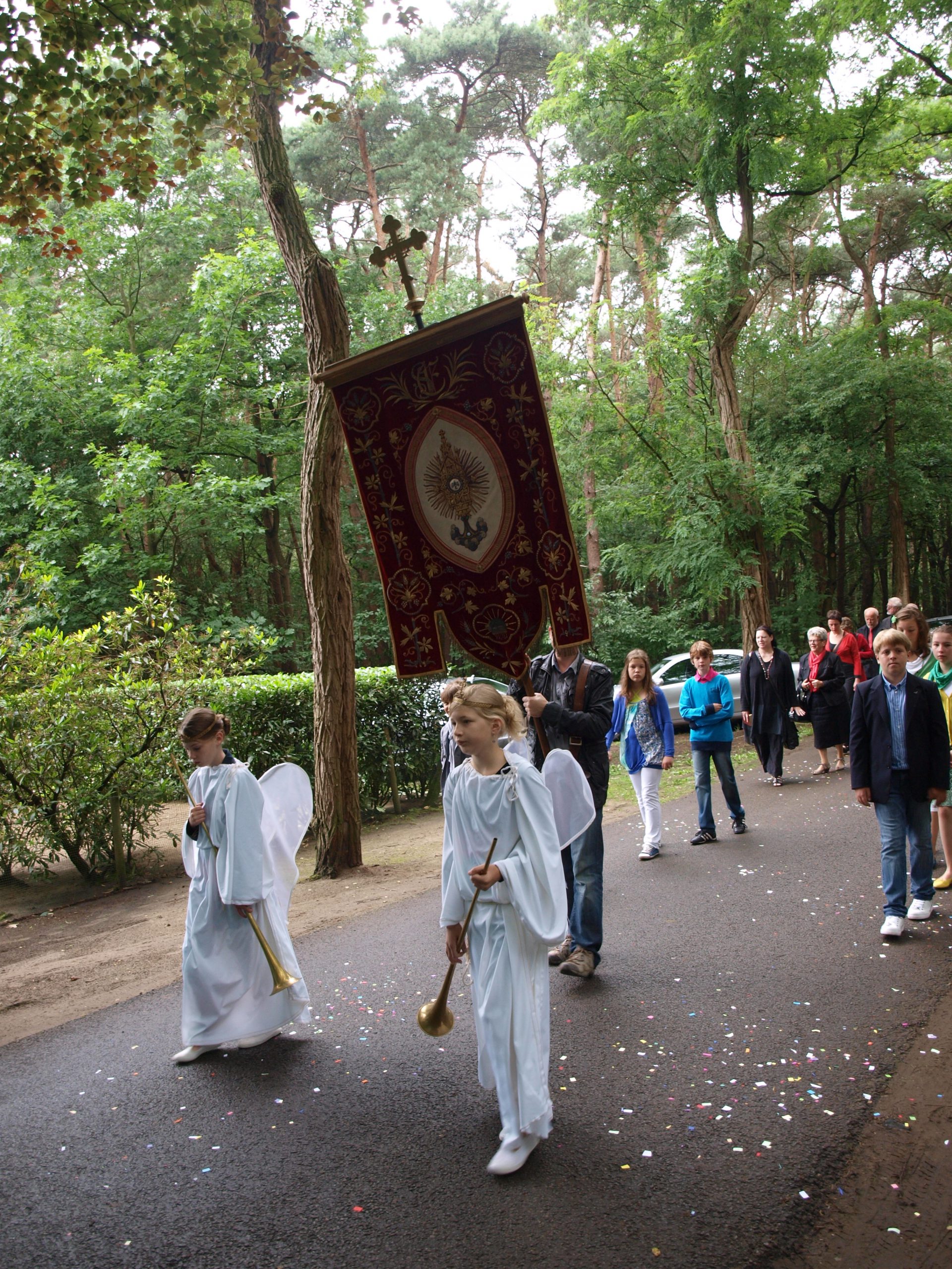 Processie-26-06-2011-047-scaled-1