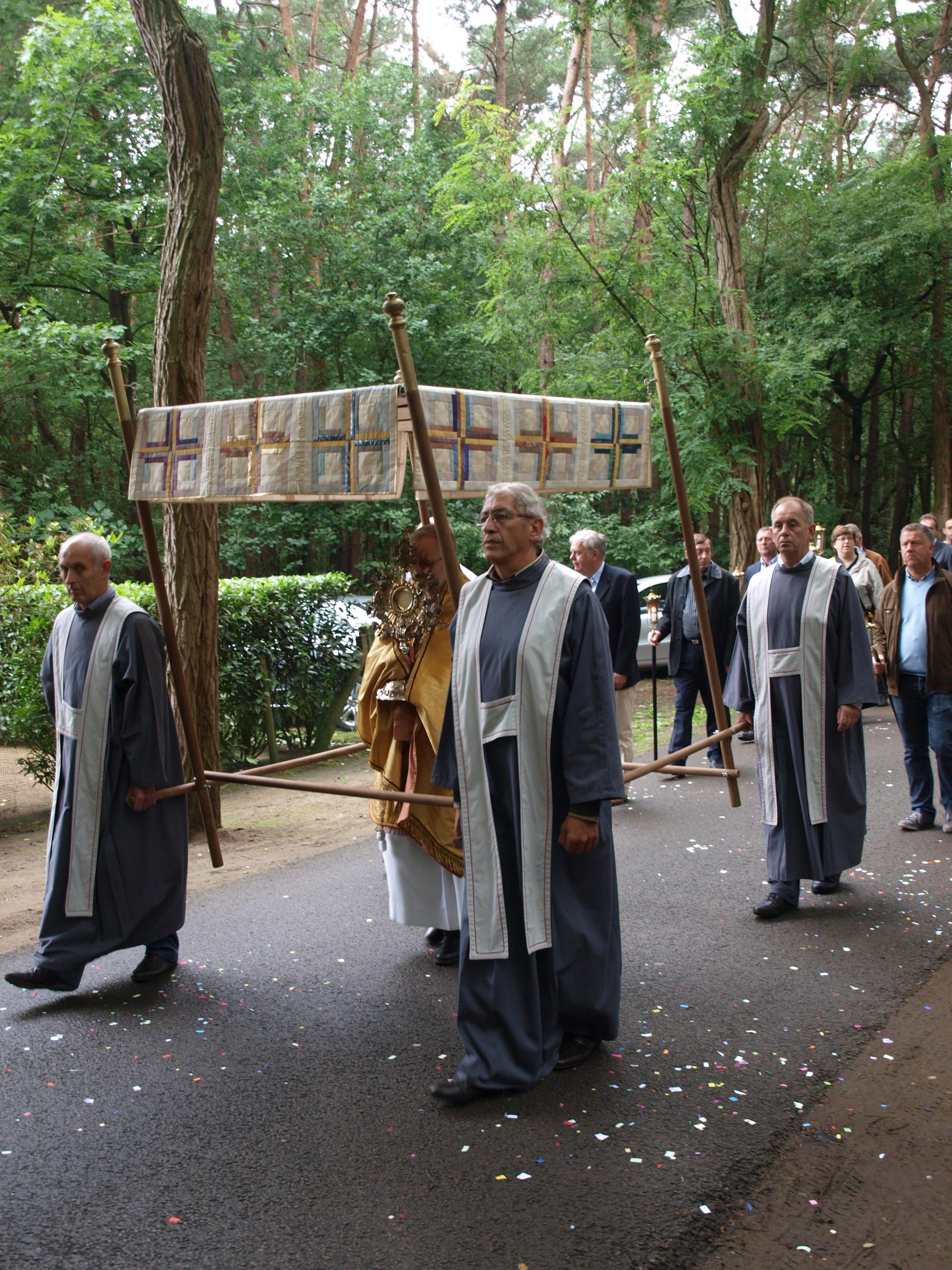 Processie-26-06-2011-053-scaled-1